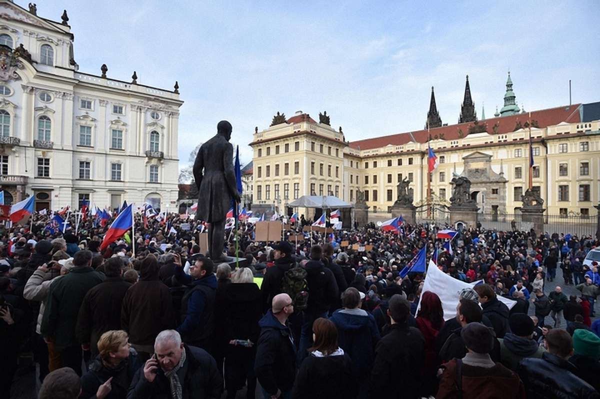 У Празі після антимусульманського мітингу підпалили центр для біженців