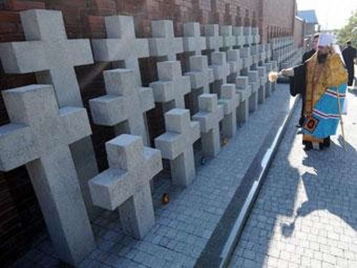 У Львові вандали понищили меморіал жертвам терору НКВС