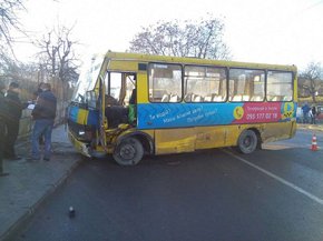 У Львові під час руху в маршрутки відмовили гальма