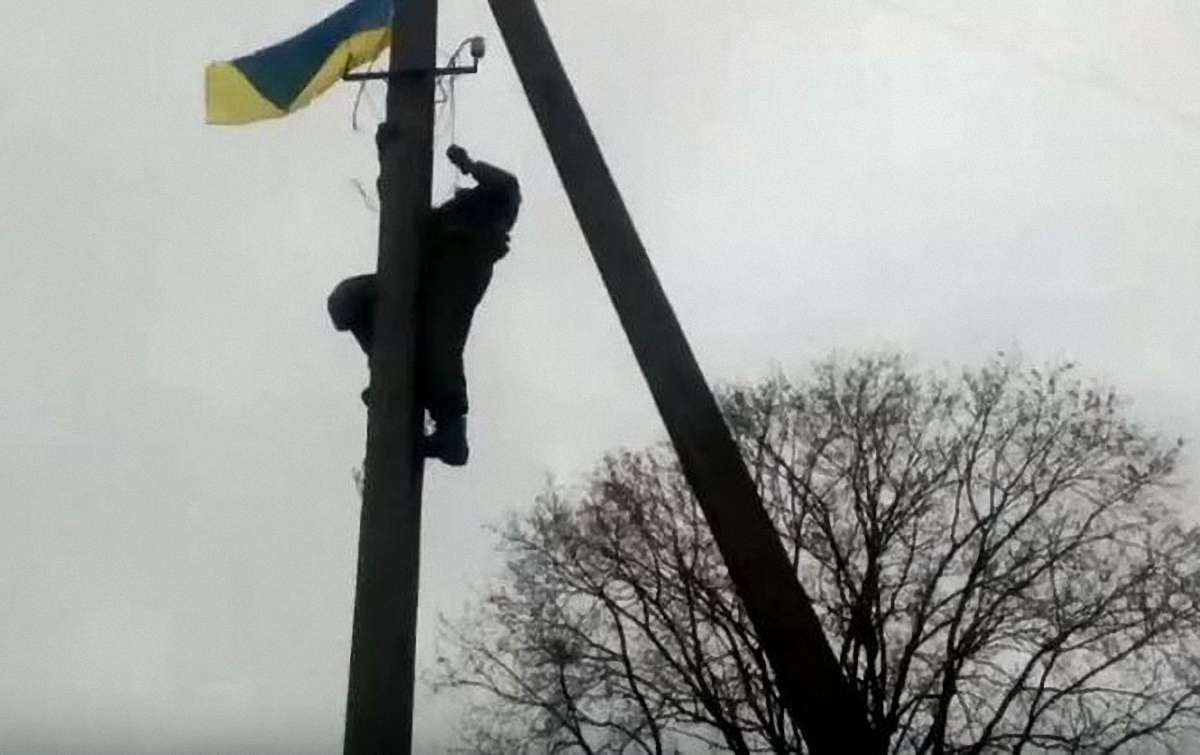 Спецпризначенці Збройних сил встановили український прапор на окупованій території Донеччини