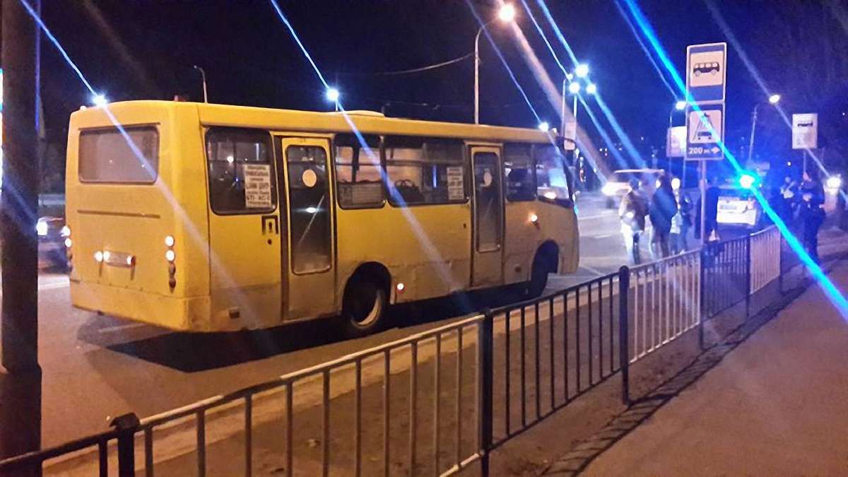 У Львові маршрутка збила пішохода