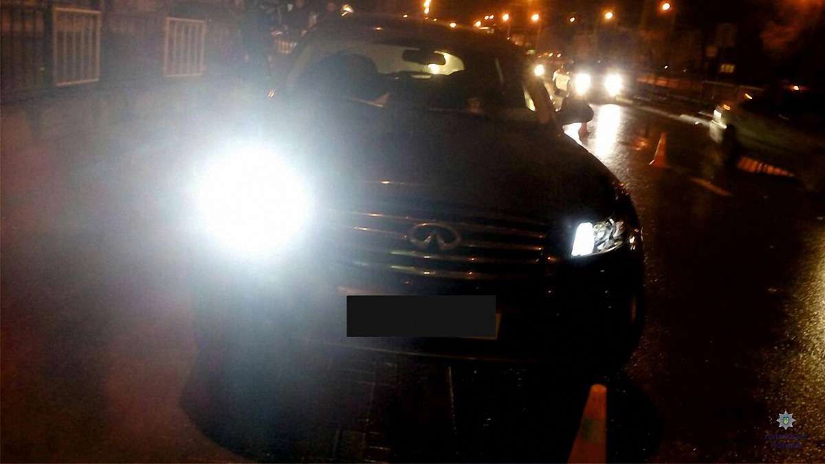 У Львові позашляховик збив чоловіка на «зебрі»