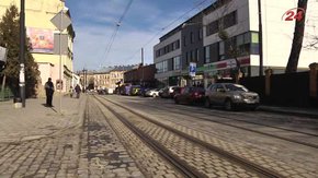 Перед запуском трамваїв на вул. Замарстинівській львів’яни звільняли колію від автівок