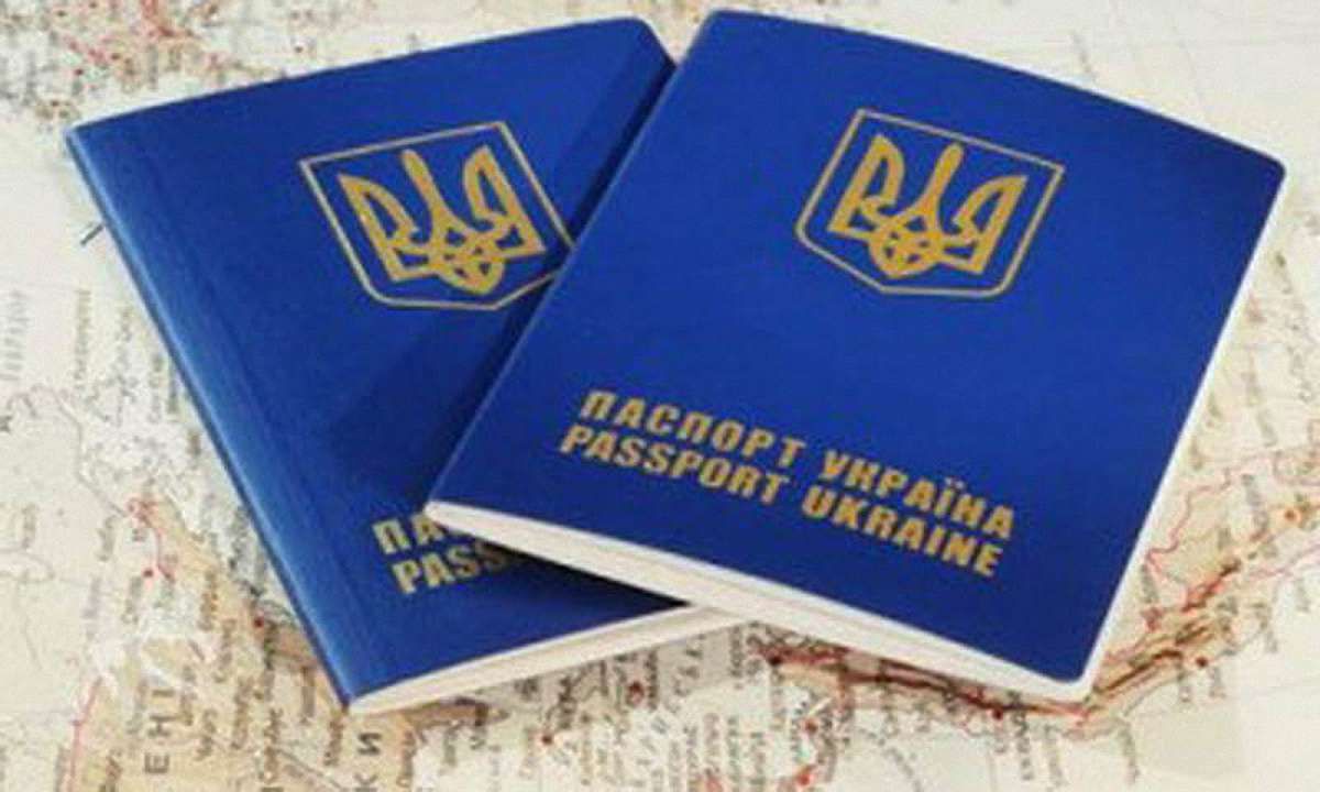 У Луганській області СБУ припинила незаконне виготовлення українських паспортів