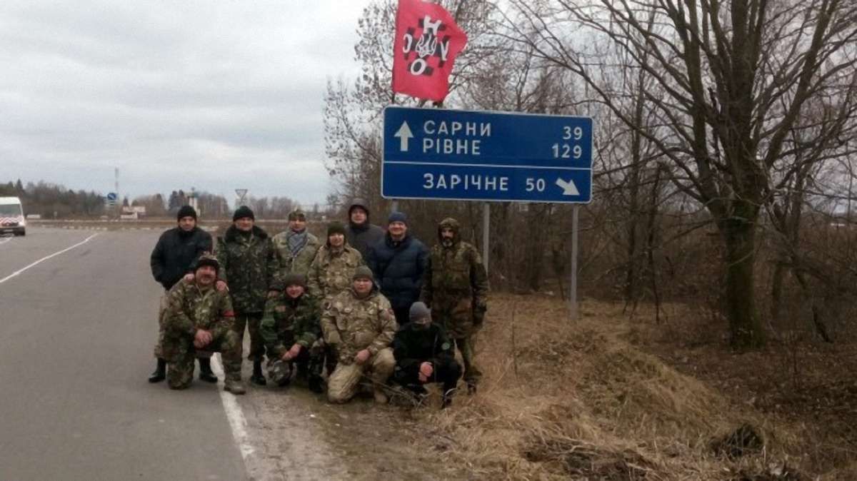 Російські вантажівки почали блокувати на Рівненщині
