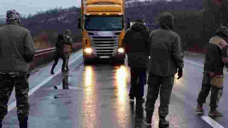 Росія призупинила рух українських вантажівок у відповідь на блокаду в Україні