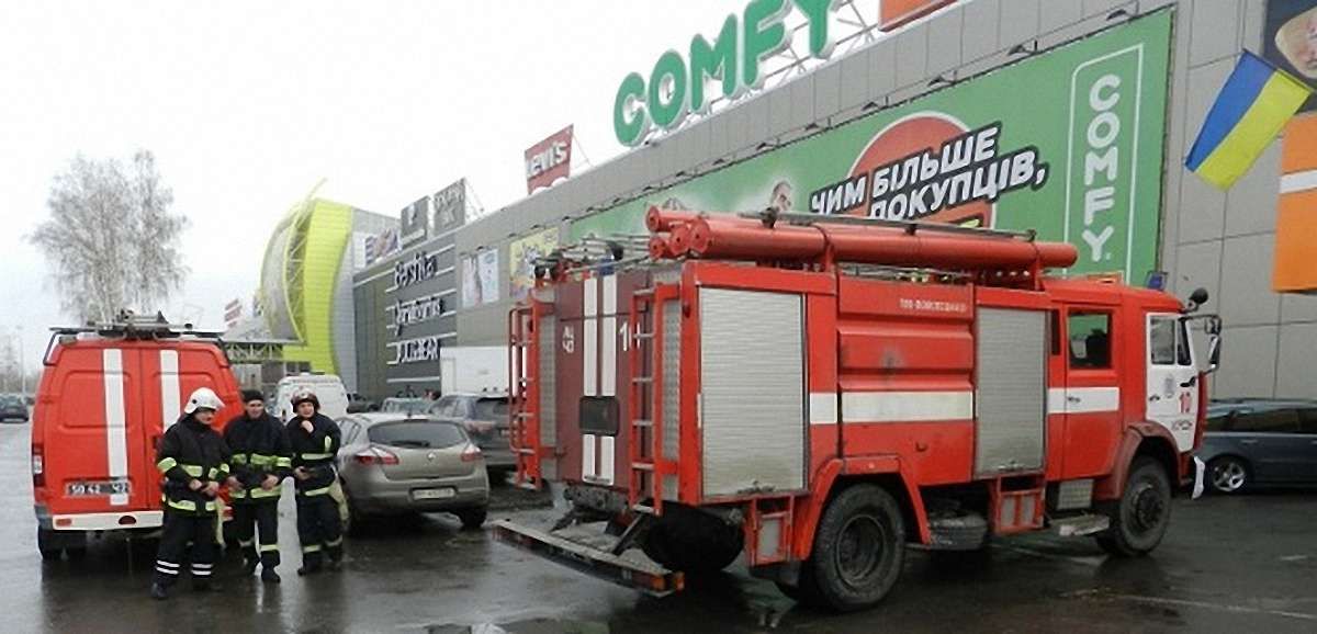 У Херсоні через «мінування» з торгового центру евакуювали 10 тис. людей
