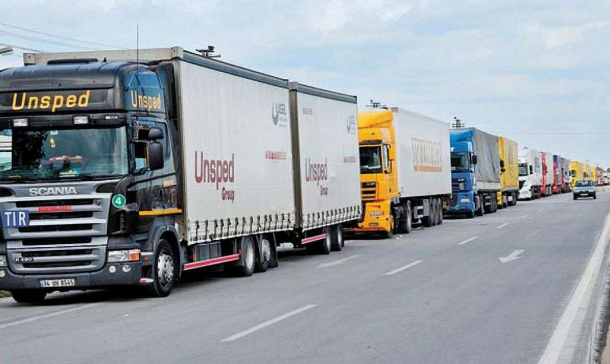 Україна заборонила російським вантажівкам транзит товарів до ЄС