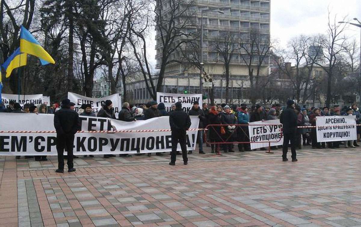 Понад тисячу мітингувальників перекрили вулицю Грушевського