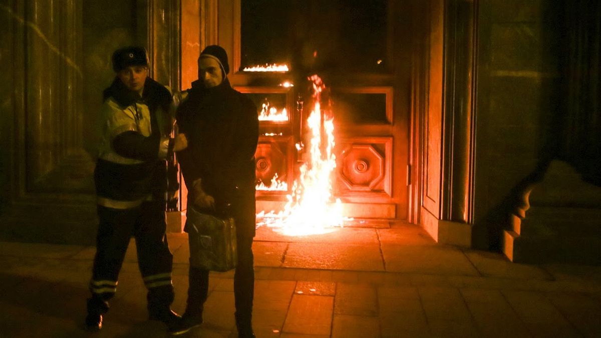 Акцію  художника Павленського зняли з конкурсу сучасного мистецтва