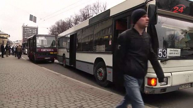 Біля готелю «Львів» зіткнулися дві маршрутки