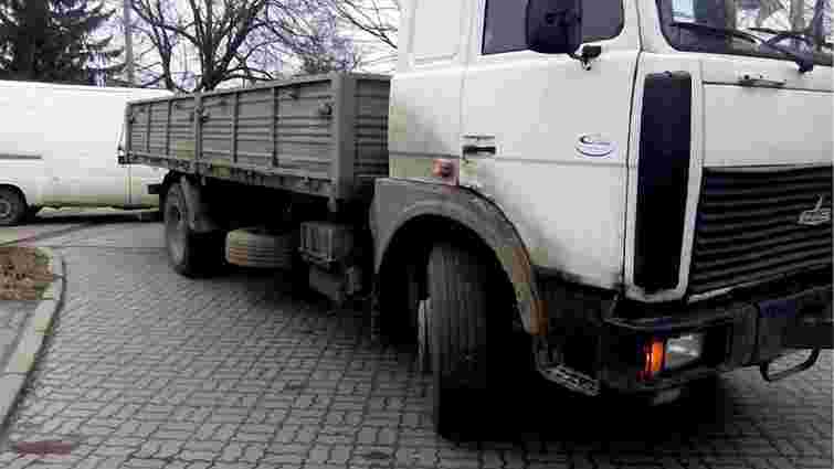 13-річний підліток потрапив під колесо вантажівки у Львові