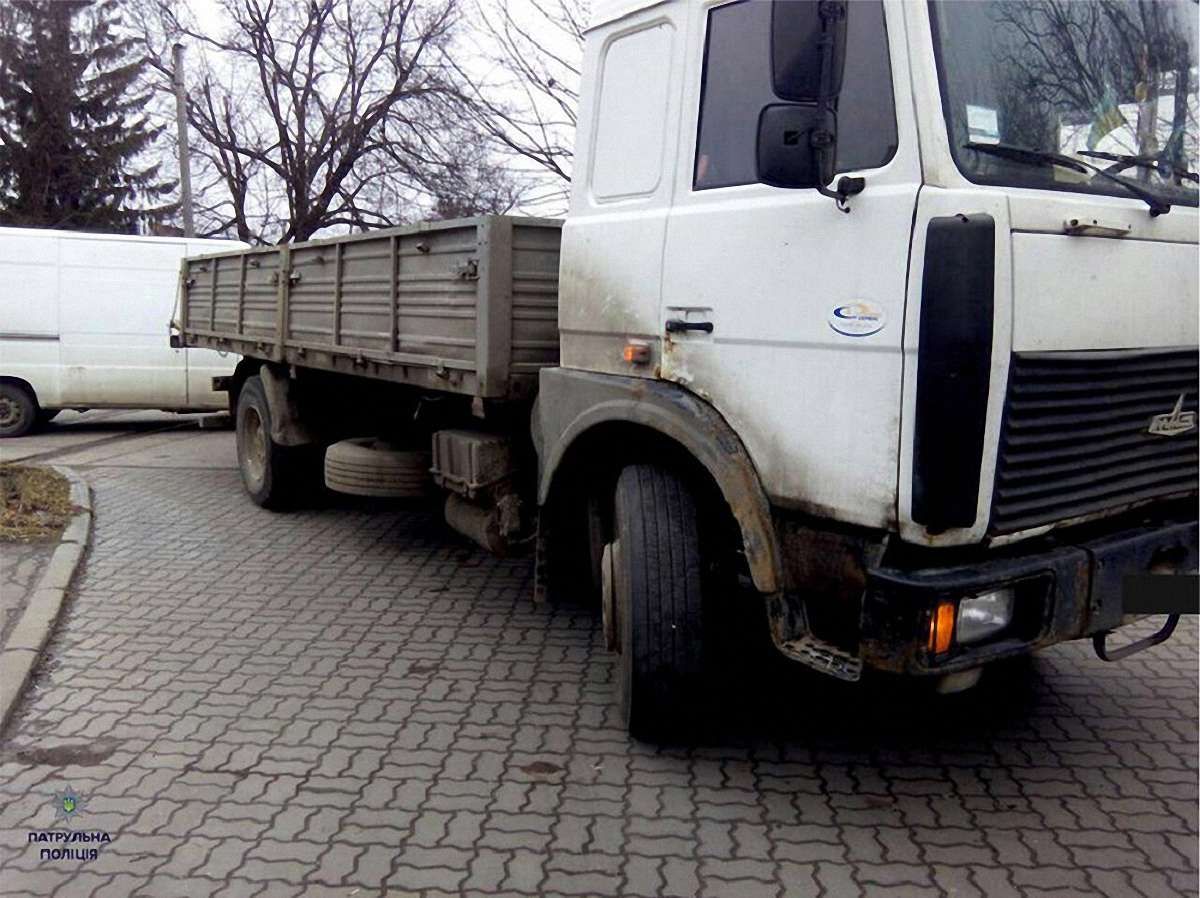 13-річний підліток потрапив під колесо вантажівки у Львові
