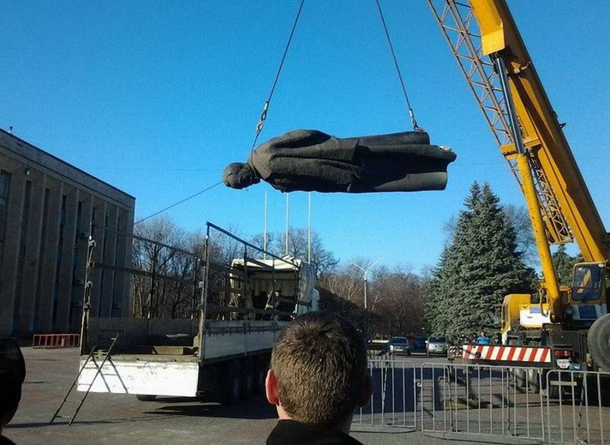 У Дніпродзержинську демонтували пам’ятник «залізному Феліксу»