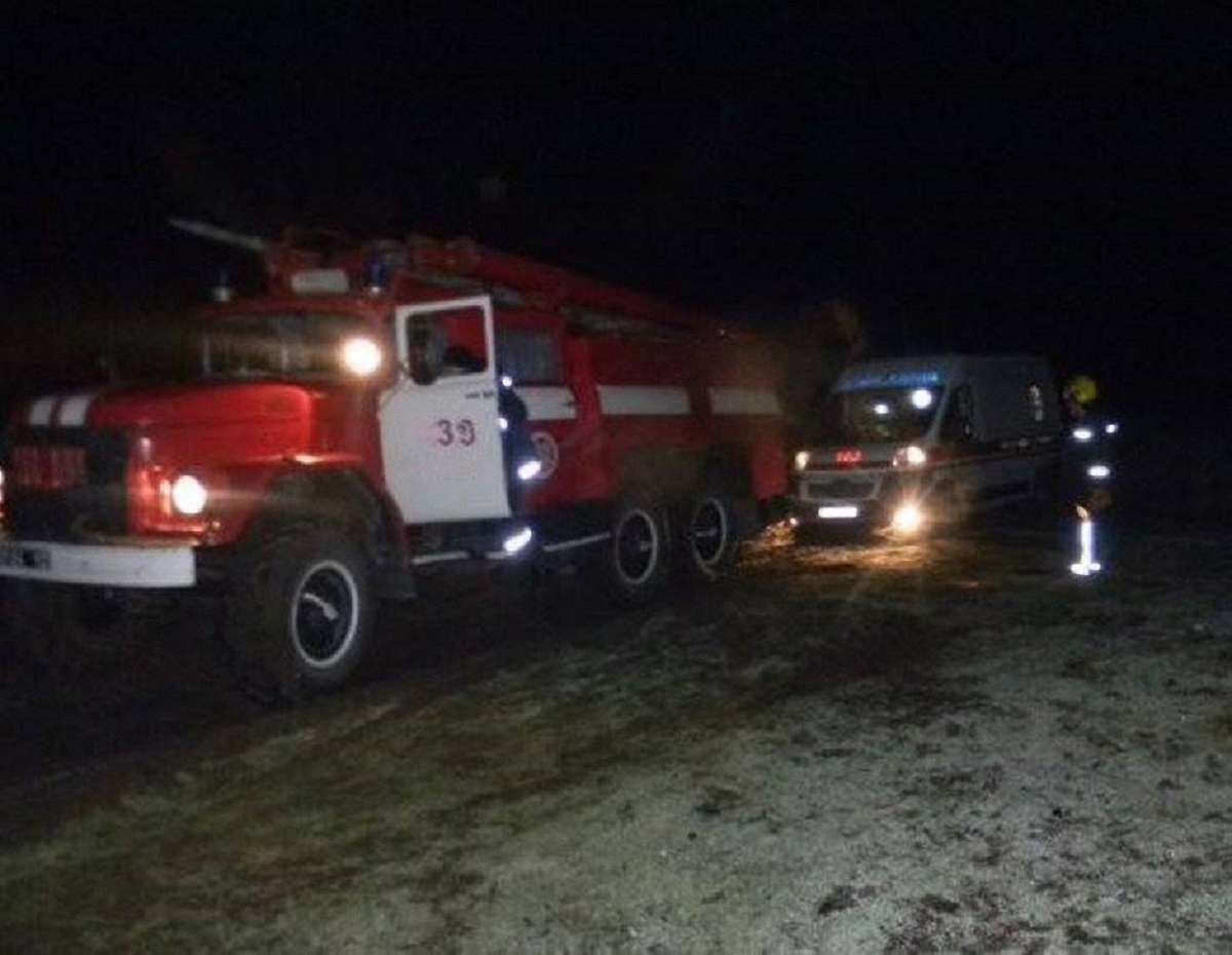 «Швидка» з 8-місячним пацієнтом застрягла на заболоченій дорозі на Львівщині