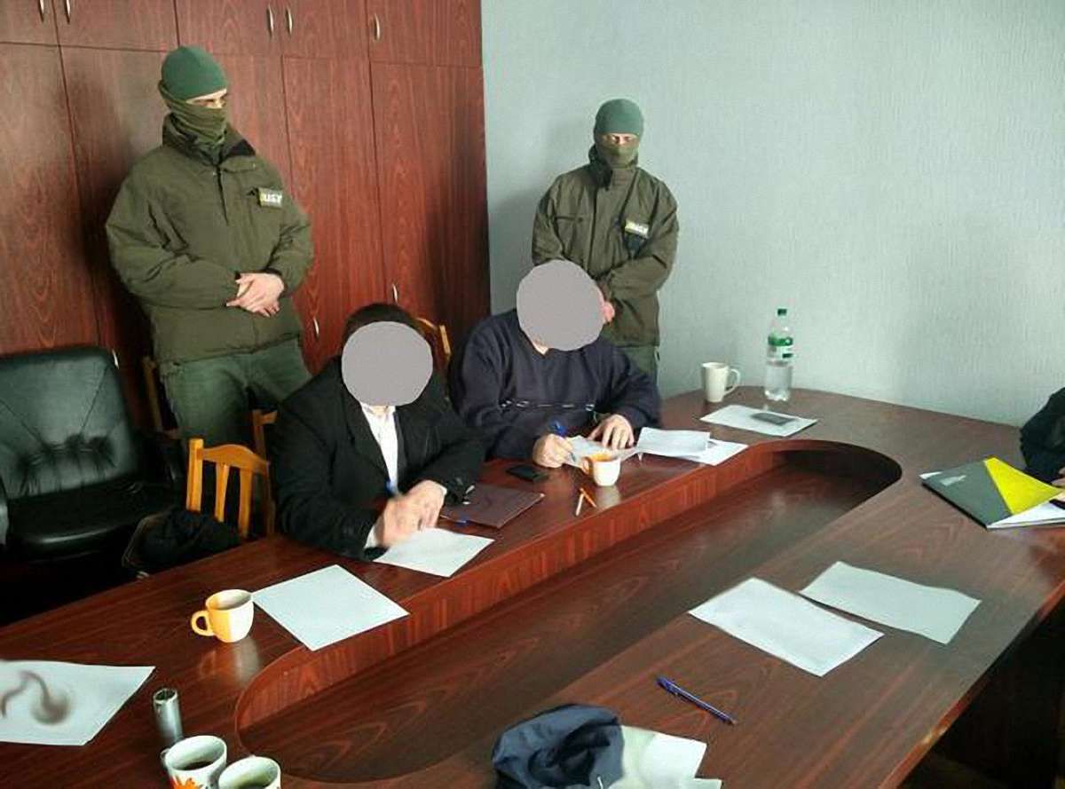 Детективи НАБУ затримали чиновника за розтрату 14 млн грн