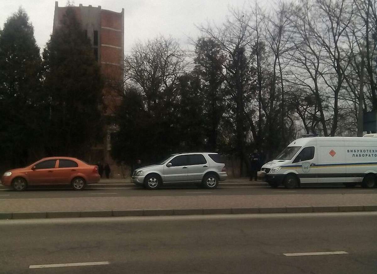В закинутій будівлі у Львові знайшли бойові гранати і набої