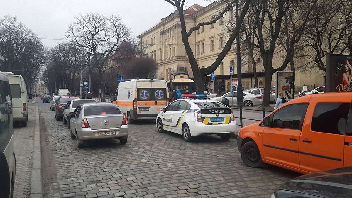 В центрі Львова водій збив двох дітей та повіз їх у невідомому напрямку