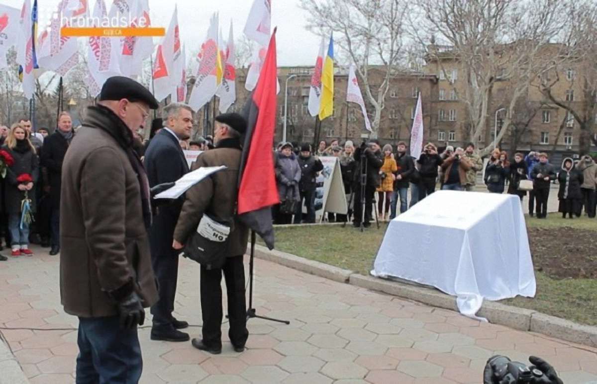 В Одесі на відкритті пам'ятного знаку Небесній Сотні виникла сутичка 