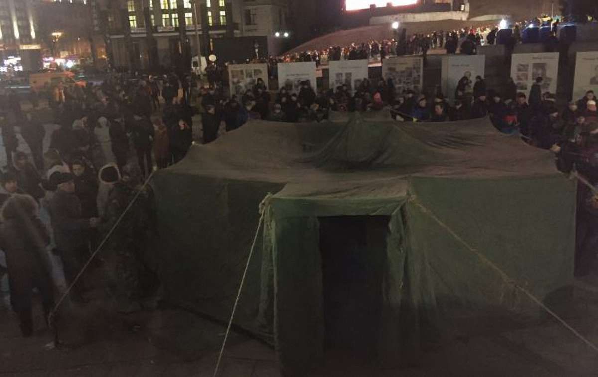На Майдані в Києві поставили намет