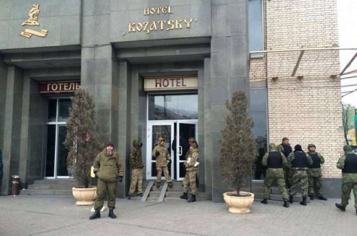 Силовики поставили ультиматум активістам РПС, які захопили готель «Козацький», – ЗМІ 