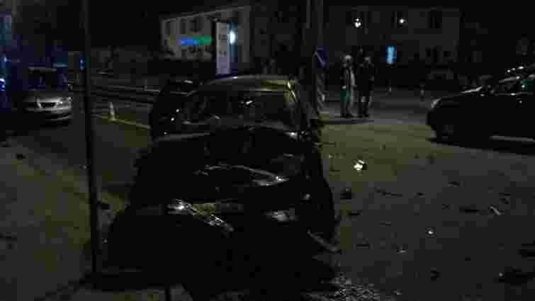 У Львові водій BMW розбив чотири автомобілі