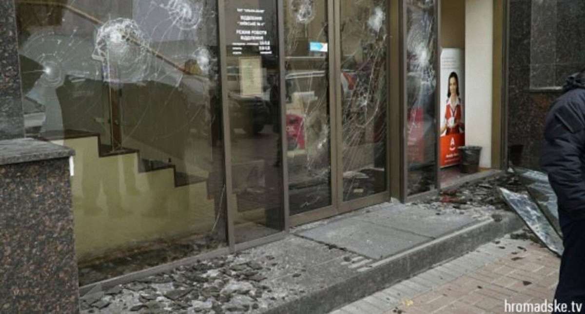 ОУН заперечує свою причетність до погромів офісів Ахметова та російських банків у Києві