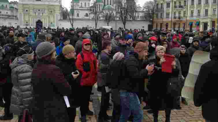 У Києві розпочалась акція підтримки поліцейського, який застрелив підлітка