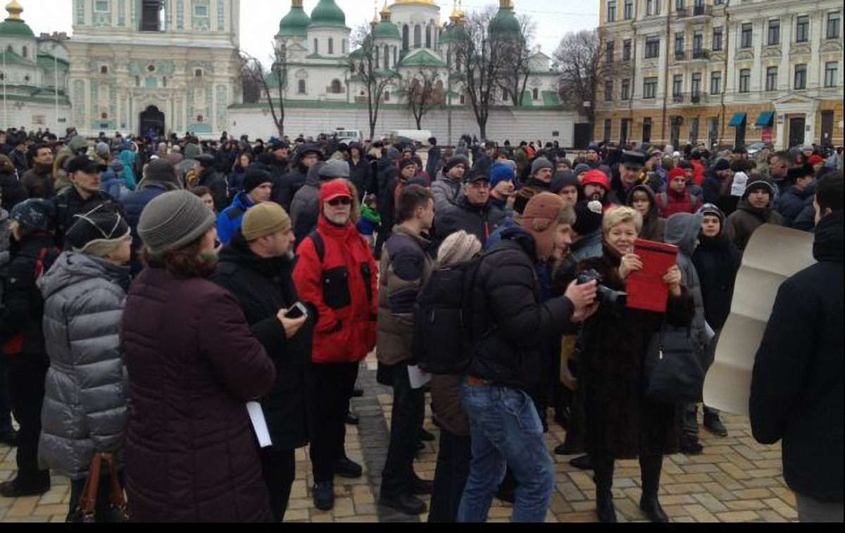 У Києві розпочалась акція підтримки поліцейського, який застрелив підлітка