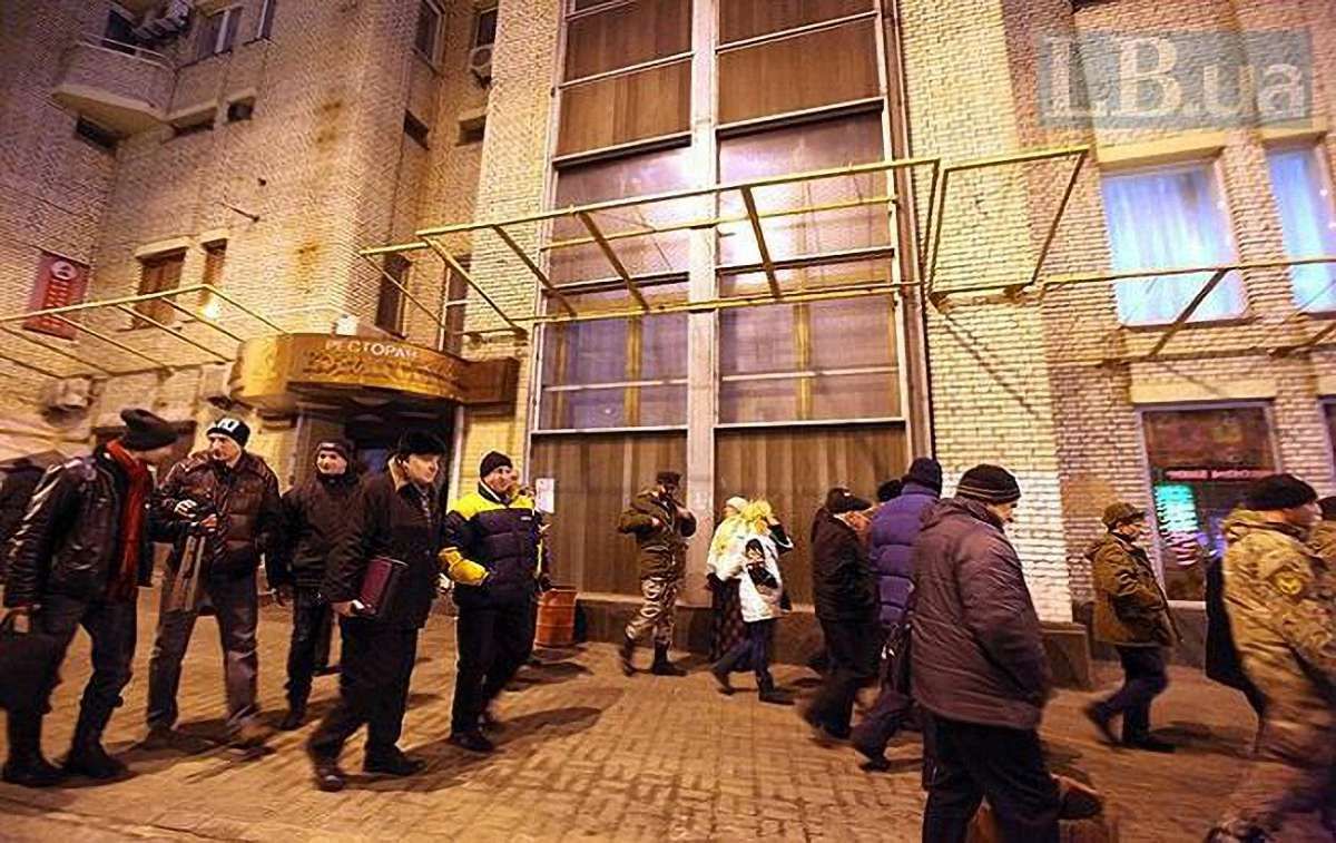 Активісти РПС переїхали з готелю на Майдані до казарм «Азову»