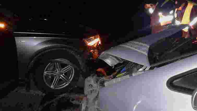 Біля Львова зіткнулися дві автівки: постраждала пасажирка 
