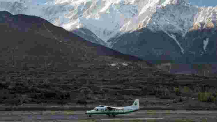 У Непалі зник пасажирський літак