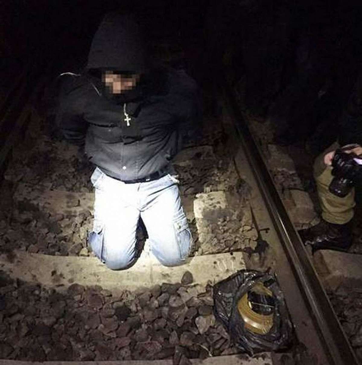 На Харківщині затримали колишнього міліціонера, який намагався підірвати поїзд