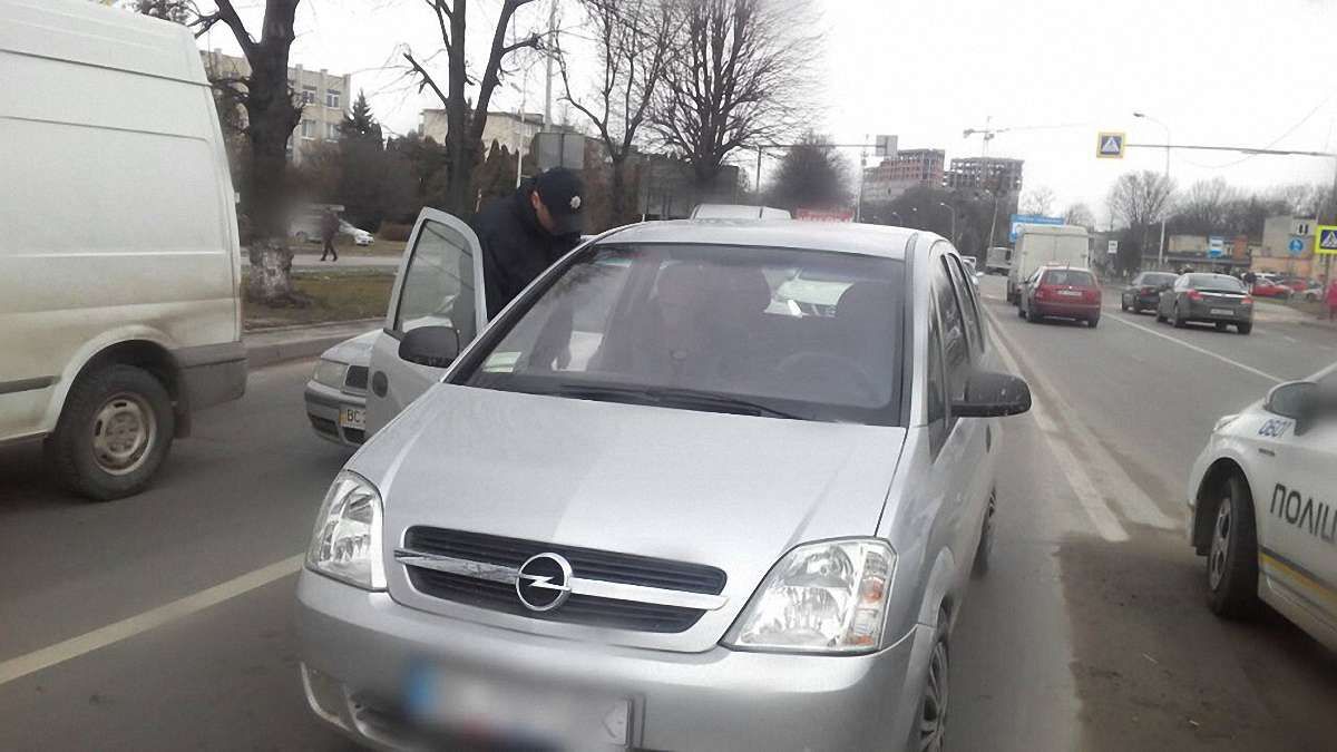 Водій у Львові допоміг поліції затримати п'яного винуватця ДТП, який хотів втекти 