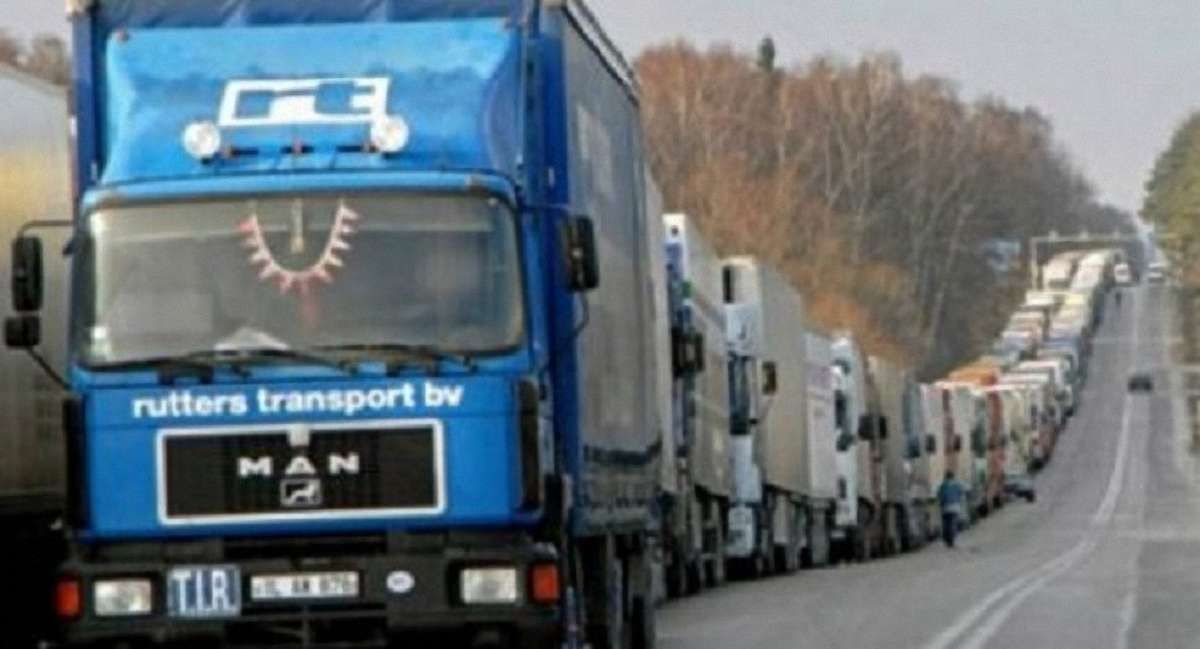 Нацполіція визначила транзитні маршрути для російських вантажівок в Україні