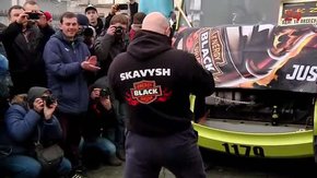 Львів’янин зубами протягнув п’ятисекційний трамвай «Електрон»