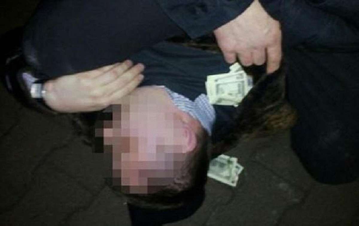 У Тернополі затримали на хабарі двох поліцейських