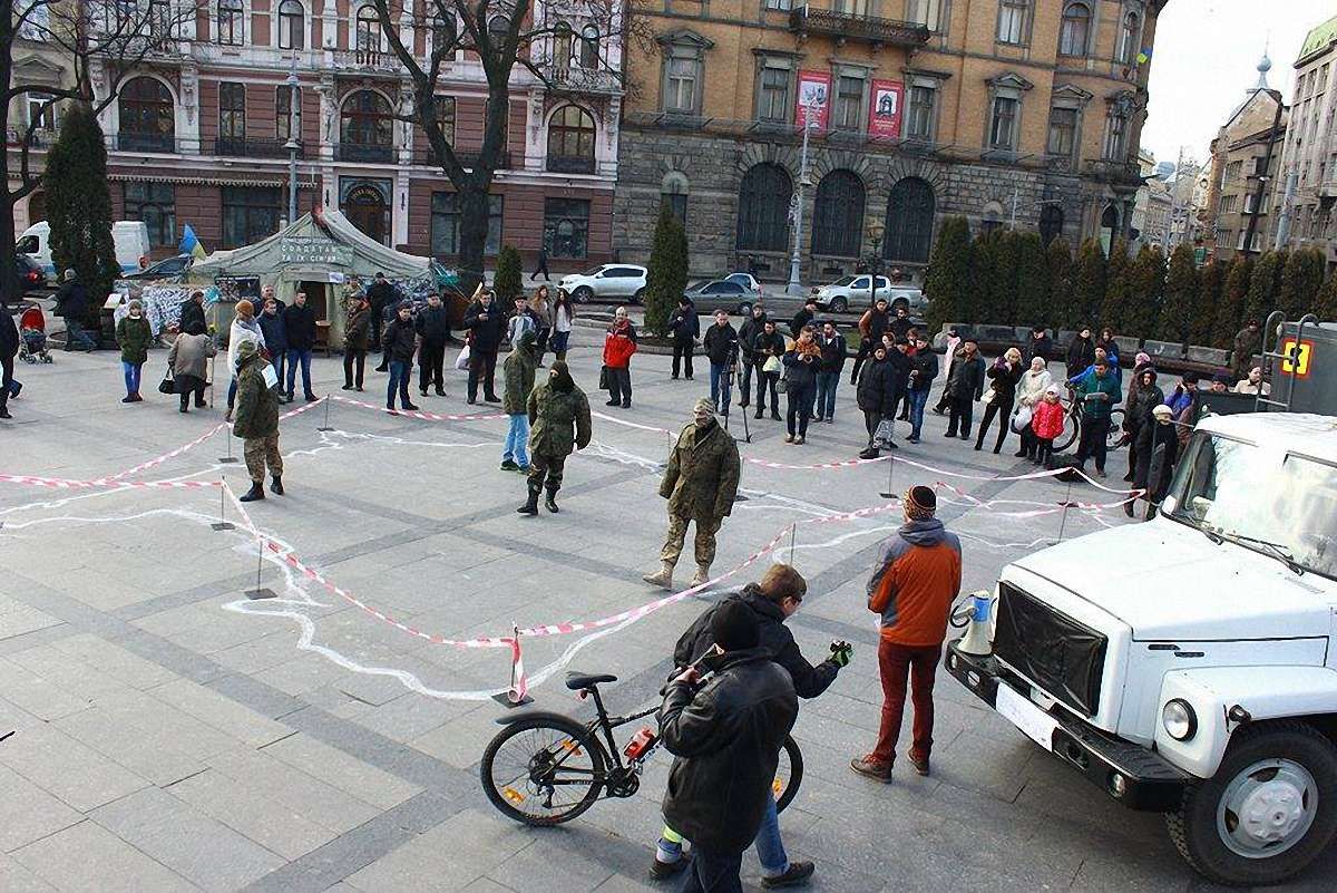У Львові активісти провели акцію до другої річниці окупації Криму