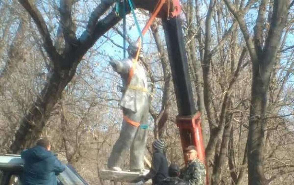 На Одещині демонтували ще один пам'ятник Леніну