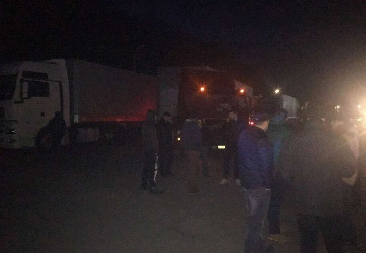 Поблизу Львова «свободівці» заблокували проїзд 22 російським вантажівкам