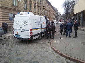 Біля входу до приймальні СБУ у Львові виявили вибухівку
