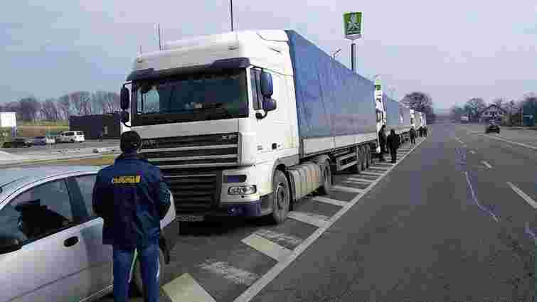 Попри блокаду 12 російським вантажівкам вдалось проїхати блокпост поблизу Львова