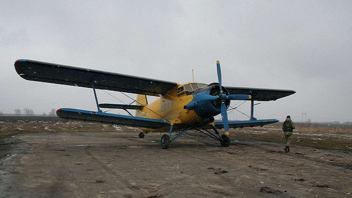 Прокуратура оголосила підозру львів’янину за контрабанду сигарет літаком до Польщі