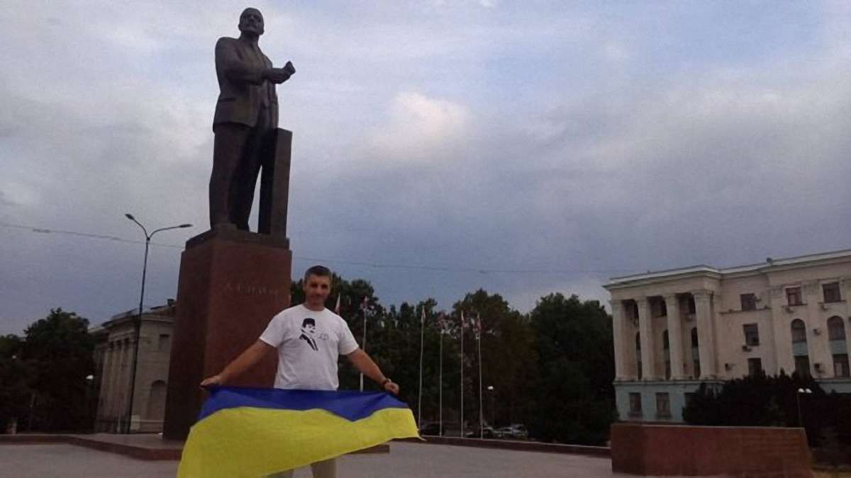 У Сімферополі кримського татарина оштрафували за фото з українським прапором