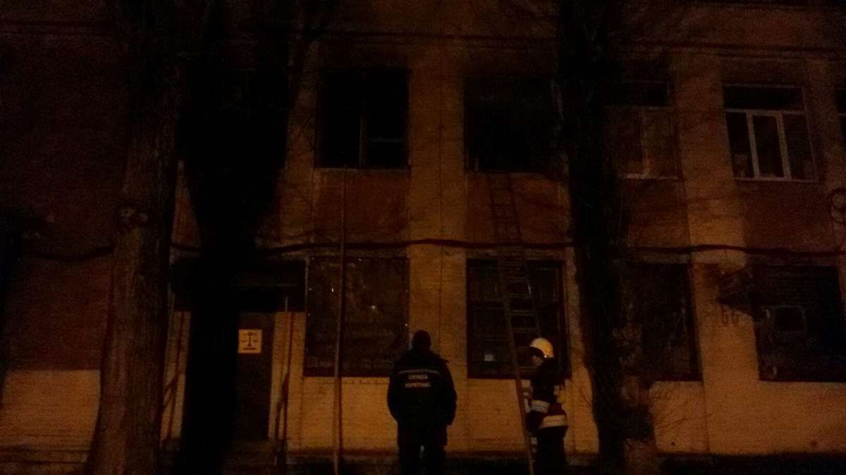 Вночі у двоповерховому будинку у Львові горів офіс