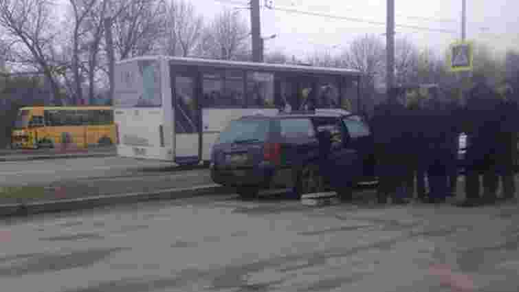 У Львові за кермом автомобіля раптово помер 29-річний чоловік