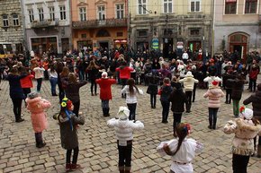 У Львові діти влаштували флеш-моб задля перемоги України на чемпіонаті світу з шахів