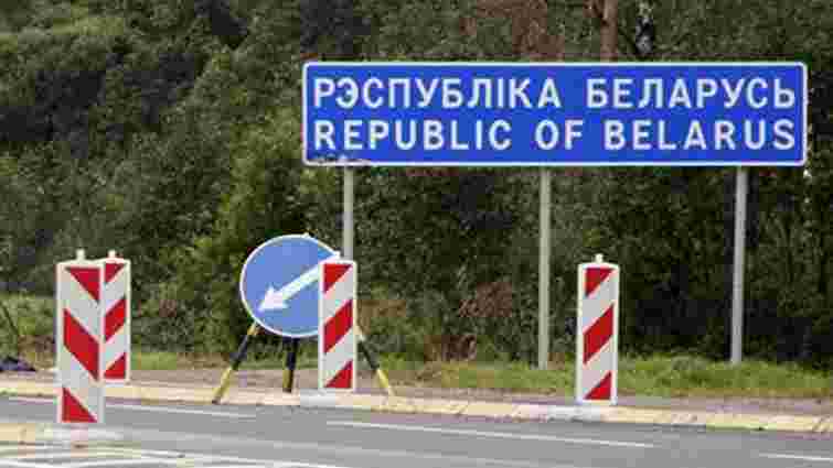 У Білорусь не пускають громадян України з новими пластиковими паспортами