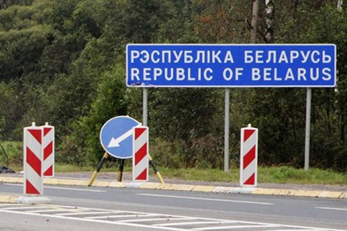 У Білорусь не пускають громадян України з новими пластиковими паспортами