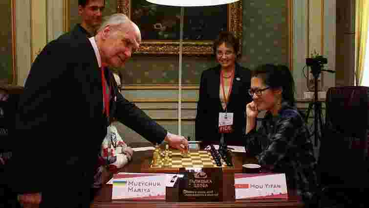 Перший хід третьої партії чемпіонату світу з шахів зробив Герой України Ігор Юхновський